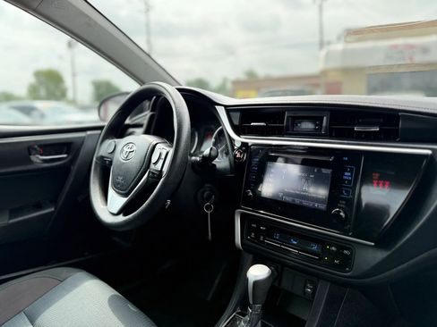 Used 2018 Toyota Corolla LE image 33