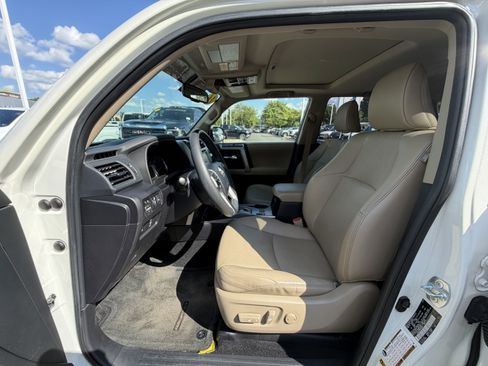 Used 2016 Toyota 4Runner Limited AWD/4WD image 16