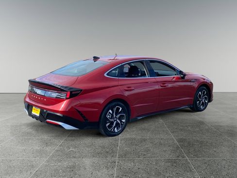 Used 2025 Hyundai Sonata SEL FWD image 5