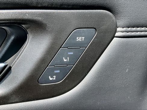 Certified 2024 Nissan Pathfinder Platinum FWD image 31