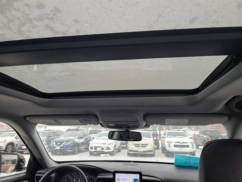 Used 2021 Ford Explorer Limited w/ Equipment Group 301A image 9