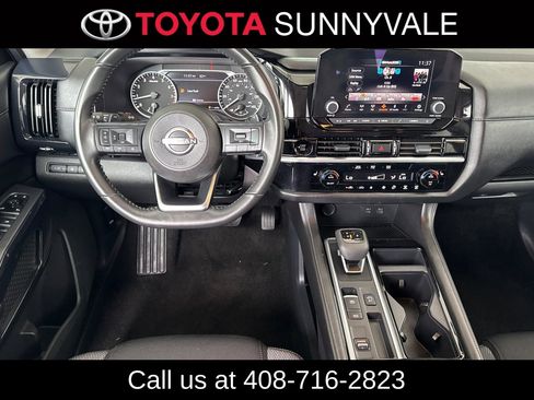 Used 2025 Nissan Pathfinder SV FWD image 18