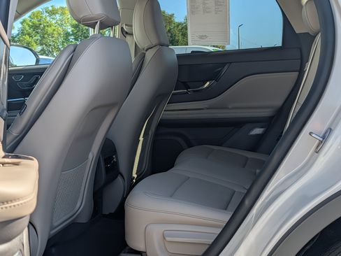 Used 2021 Lincoln Corsair Reserve image 15