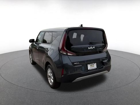 Used 2025 Kia Soul LX w/ LX Technology Package FWD image 11