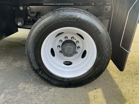 Used 2024 Ford F550 2WD Regular Cab Super Duty image 16