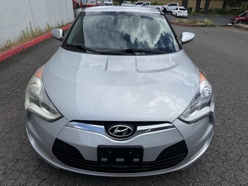 Used 2017 Hyundai Veloster FWD image 7
