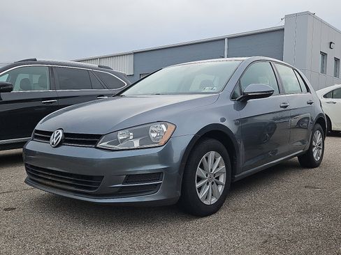 Used 2016 Volkswagen Golf S image 3