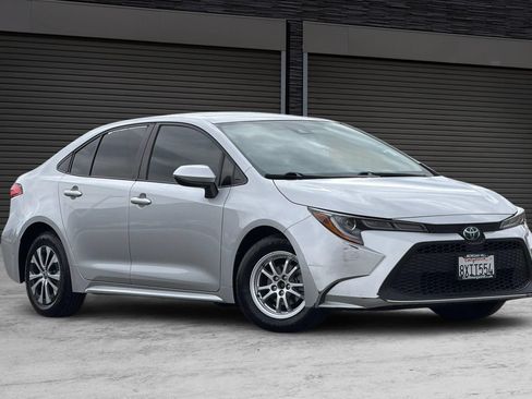 Used 2022 Toyota Corolla LE w/ Carpet Mat Package (TMS) FWD image 2
