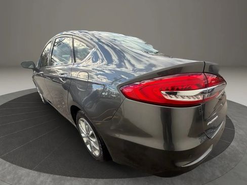 Used 2019 Ford Fusion SE image 7