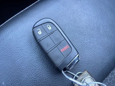 Used 2025 Jeep Compass Trailhawk AWD/4WD image 21