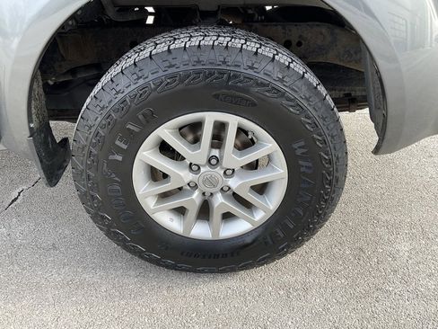 Used 2016 Nissan Frontier SV image 7
