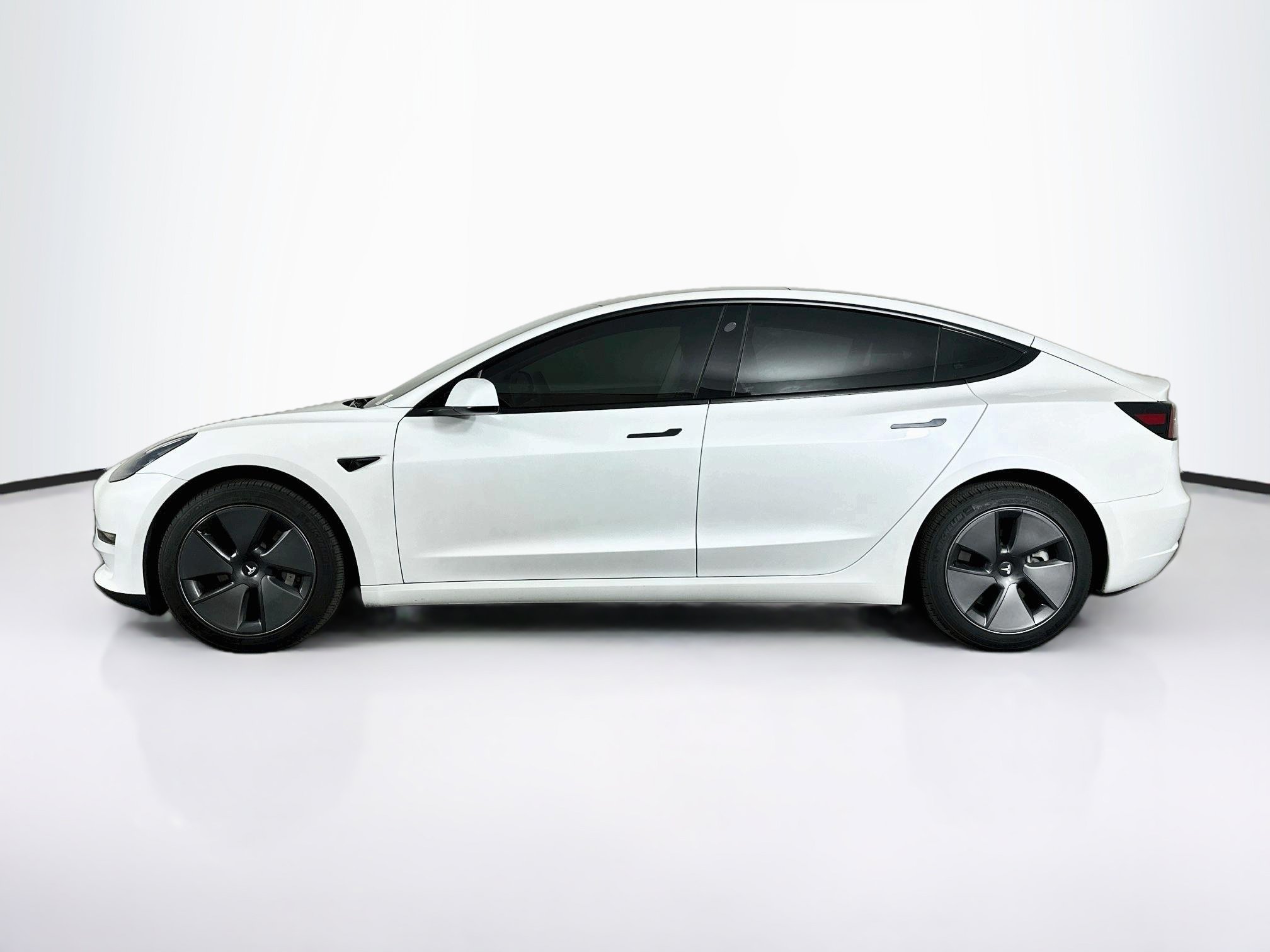 Used 2023 Tesla Model 3 Standard Range RWD image 4