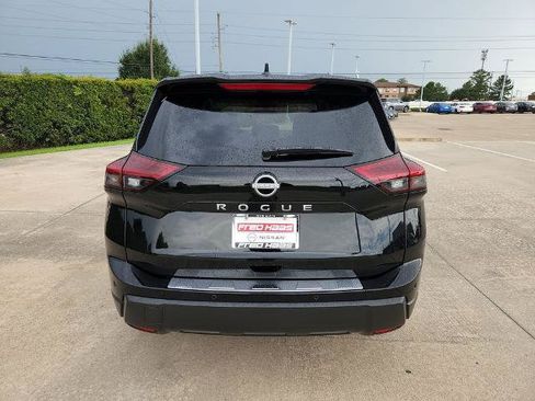 Certified 2025 Nissan Rogue SV FWD image 6