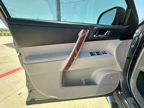 Used 2013 Toyota Highlander Limited image 33