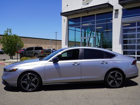 Used 2025 Honda Accord Sport image 3