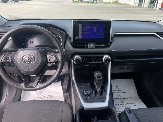 Used 2025 Toyota RAV4 XLE AWD/4WD image 22