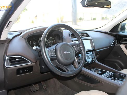 Used 2017 Jaguar F-PACE Prestige image 13