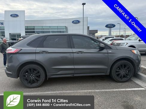 Used 2020 Ford Edge ST-Line w/ Cold Weather Package image 9