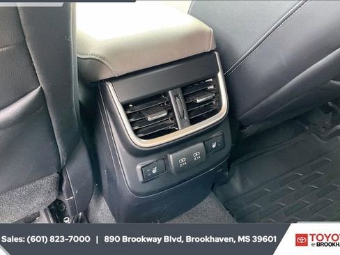 Used 2021 Subaru Outback Limited image 23