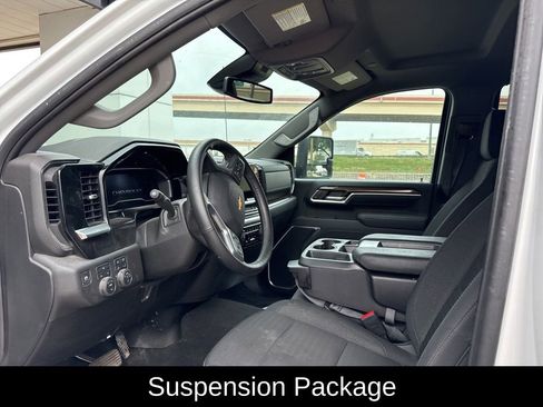 Used 2025 Chevrolet Silverado 3500 LT w/ Safety Package AWD/4WD image 5