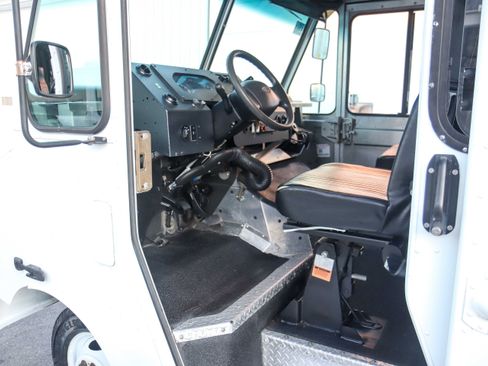 Used 2016 Ford E-350 and Econoline 350 Super Duty w/ A/C Prep Package image 16