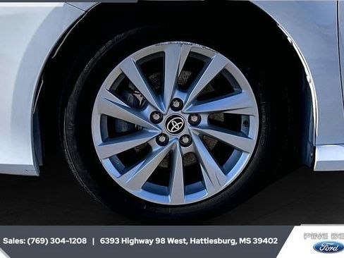 Used 2024 Toyota Camry LE image 7