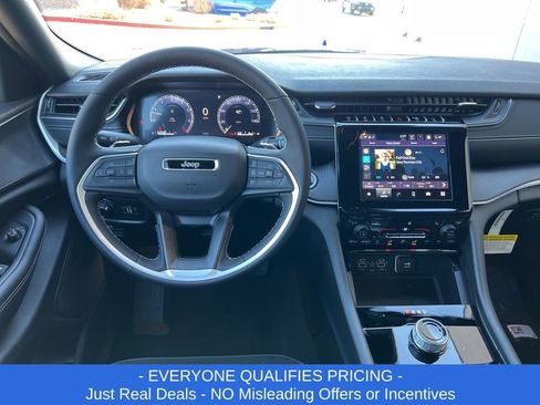 New 2025 Jeep Grand Cherokee Altitude image 19