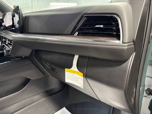 New 2026 Chevrolet Suburban Z71 w/ Sun And Tow Package AWD/4WD image 35