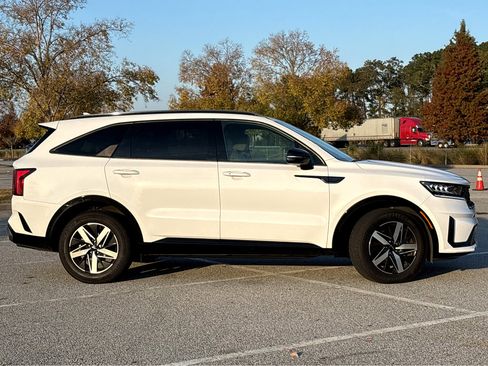 Used 2022 Kia Sorento S image 21