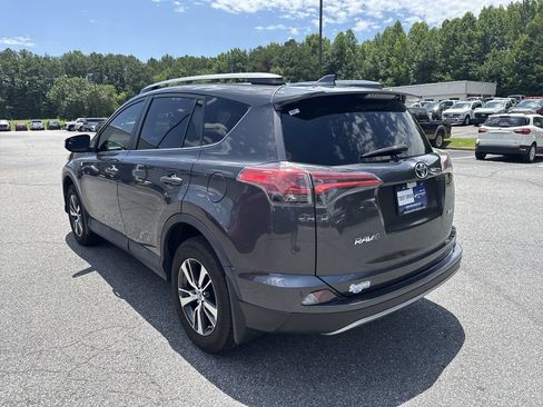 Used 2017 Toyota RAV4 XLE FWD image 5