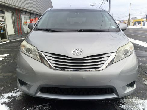 Used 2015 Toyota Sienna LE image 8