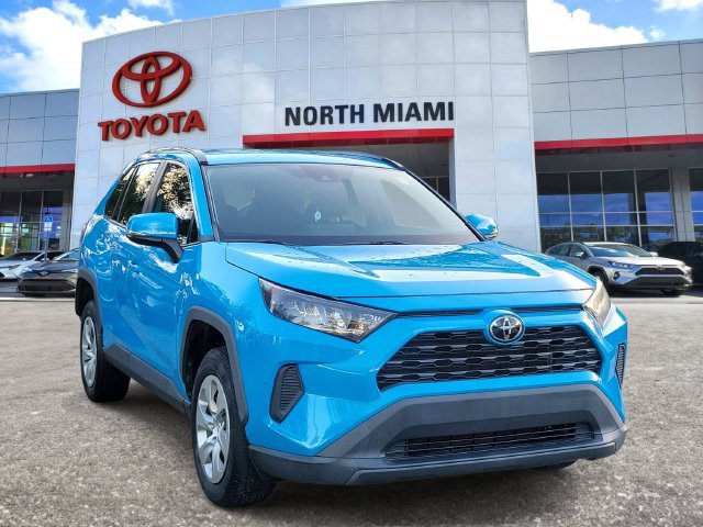 Used 2021 Toyota RAV4 LE FWD image 1