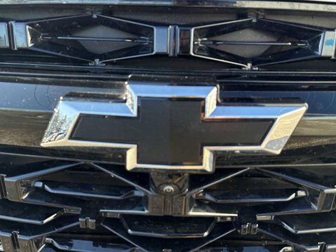 Certified 2024 Chevrolet Traverse RS image 32