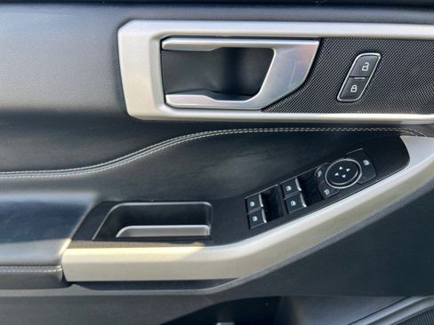 Certified 2022 Ford Explorer XLT w/ Equipment Group 202A image 11