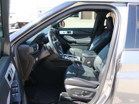 Used 2022 Ford Explorer ST w/ Equipment Group 401A image 9