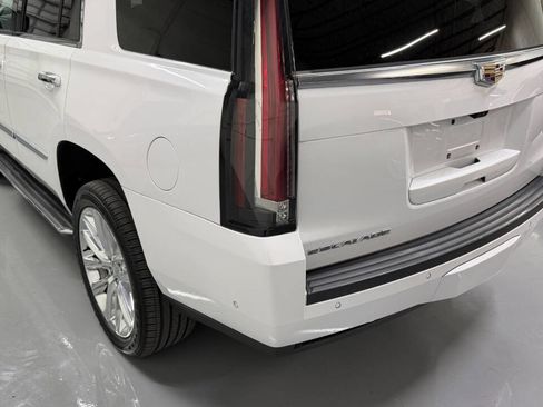Used 2020 Cadillac Escalade Luxury image 15