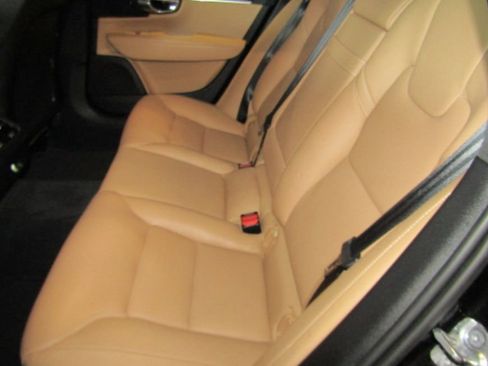Used 2017 Volvo S90 T6 Momentum w/ Vision Package AWD/4WD image 38
