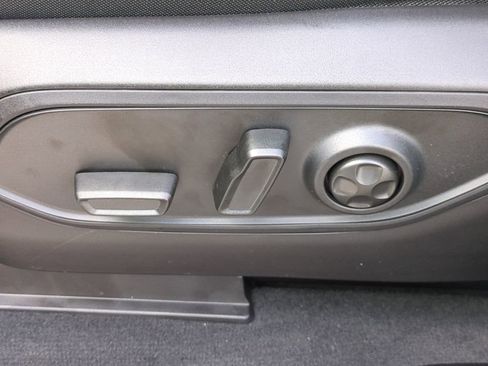 New 2025 Jeep Grand Cherokee L Laredo image 21