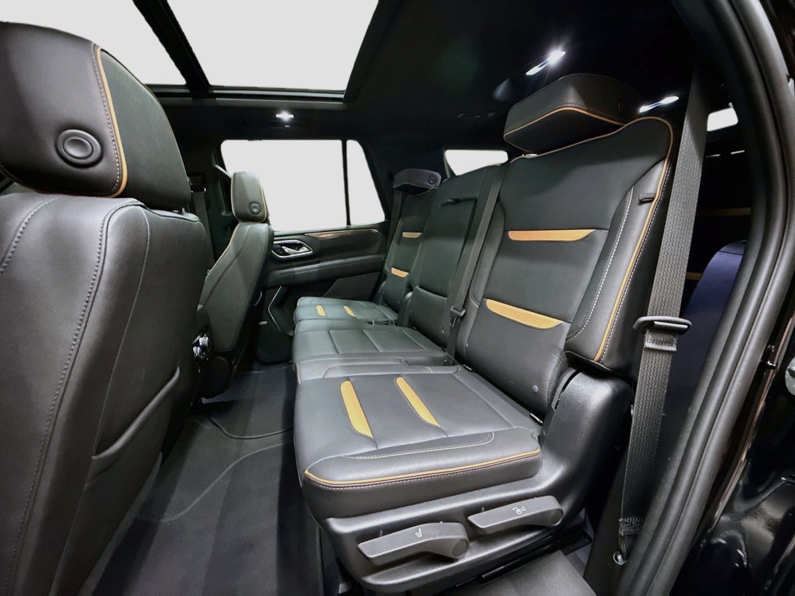 Used 2023 GMC Yukon AT4 w/ AT4 Premium Package AWD/4WD image 28