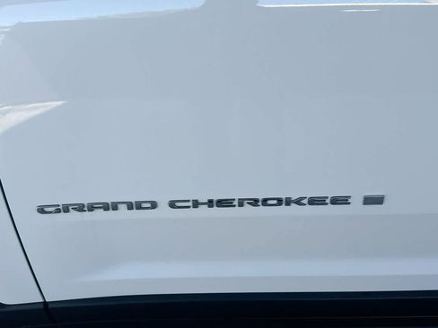 Used 2023 Jeep Grand Cherokee L Limited AWD/4WD image 10