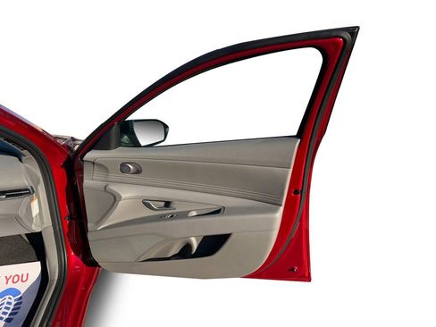 Used 2025 Hyundai Elantra SEL image 16