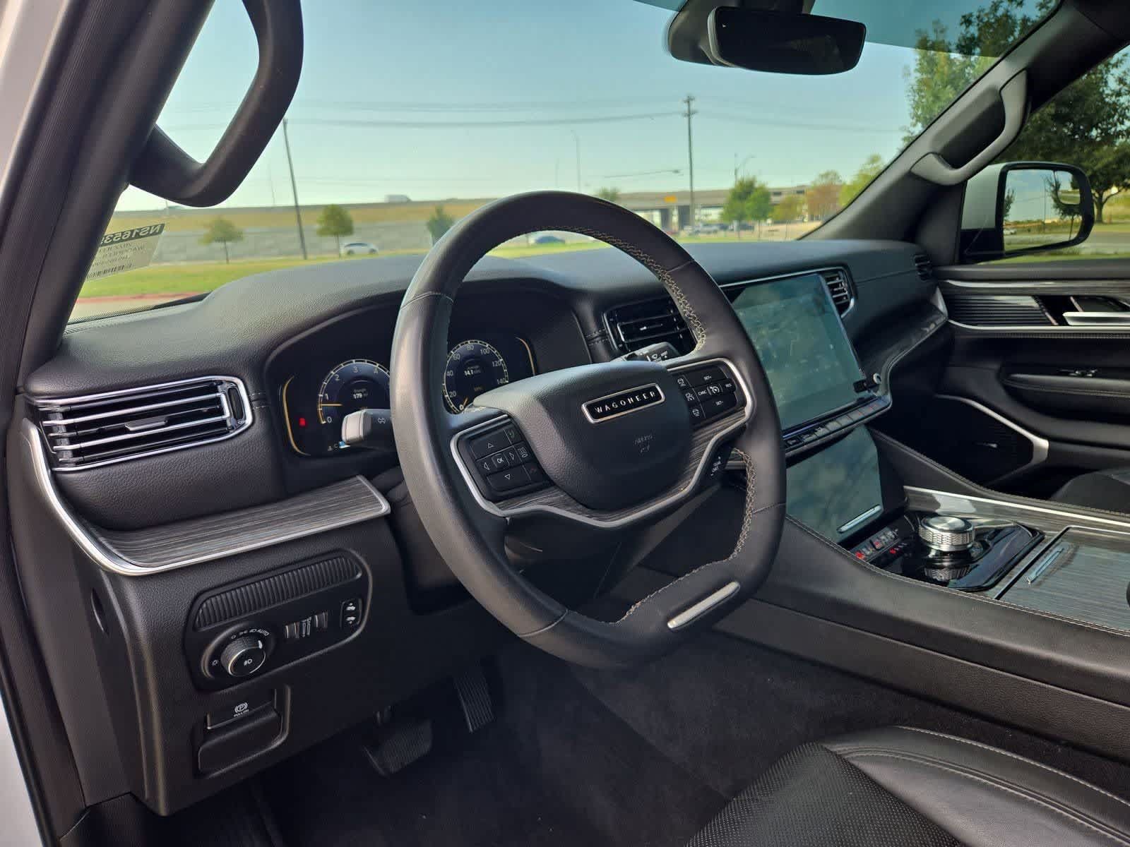 Used 2022 Jeep Wagoneer Series II RWD image 2