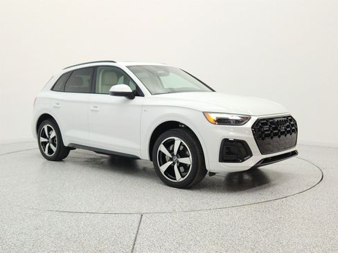 Used 2023 Audi Q5 2.0T Premium Plus w/ Premium Plus Package AWD/4WD image 3