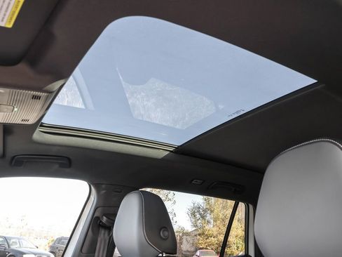 New 2025 Volkswagen Tiguan SE R-Line image 8