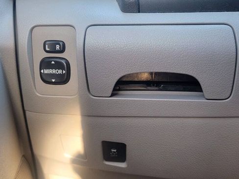 Used 2010 Toyota Camry LE FWD image 15
