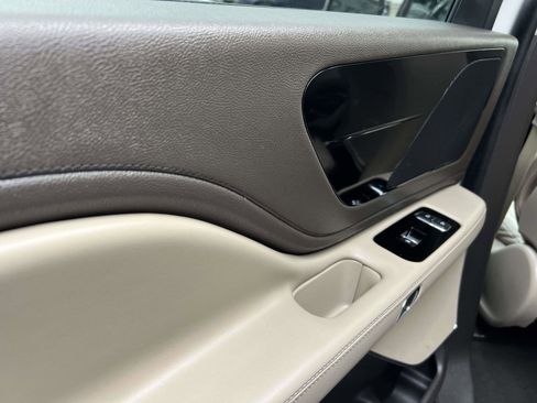 Used 2022 Lincoln Aviator Standard w/ Premium Package image 11