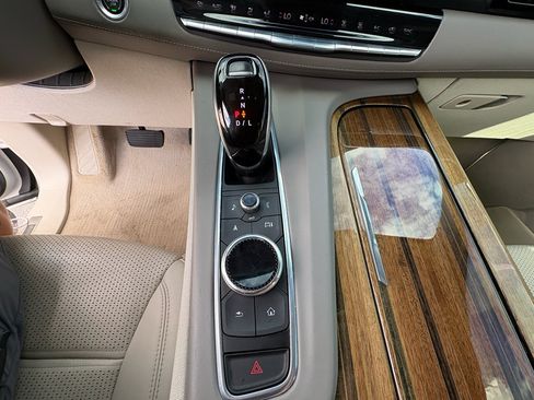Used 2021 Cadillac Escalade ESV Premium Luxury Platinum AWD/4WD image 15