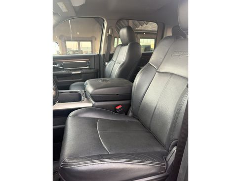 Used 2018 RAM 2500 Laramie AWD/4WD image 9
