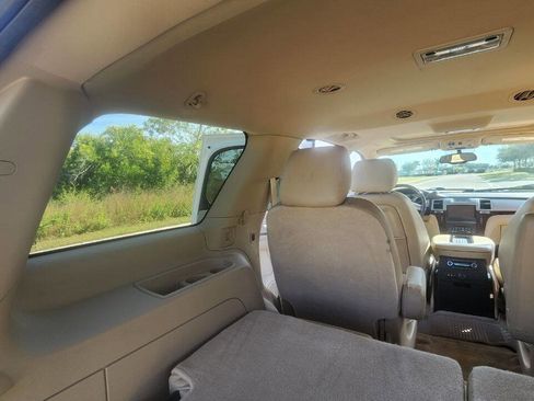 Used 2012 Cadillac Escalade Luxury image 45