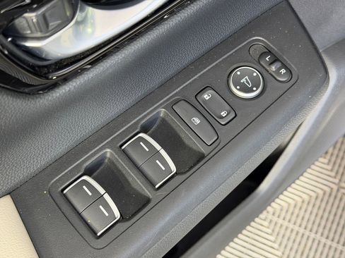 Used 2025 Honda CR-V EX-L image 12